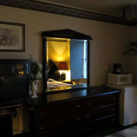 Hollywood Inn & Suites Gurnee Ngoại thất bức ảnh