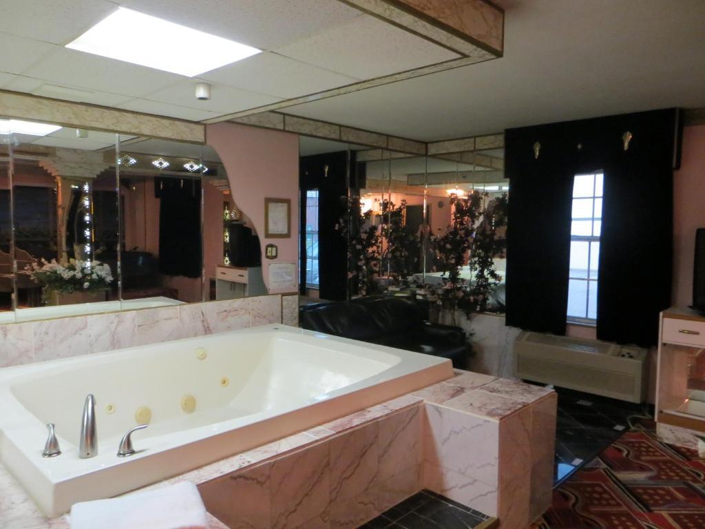 Hollywood Inn & Suites Gurnee Phòng bức ảnh