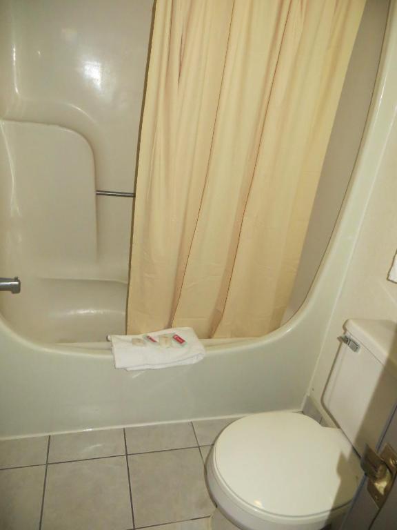 Hollywood Inn & Suites Gurnee Ngoại thất bức ảnh