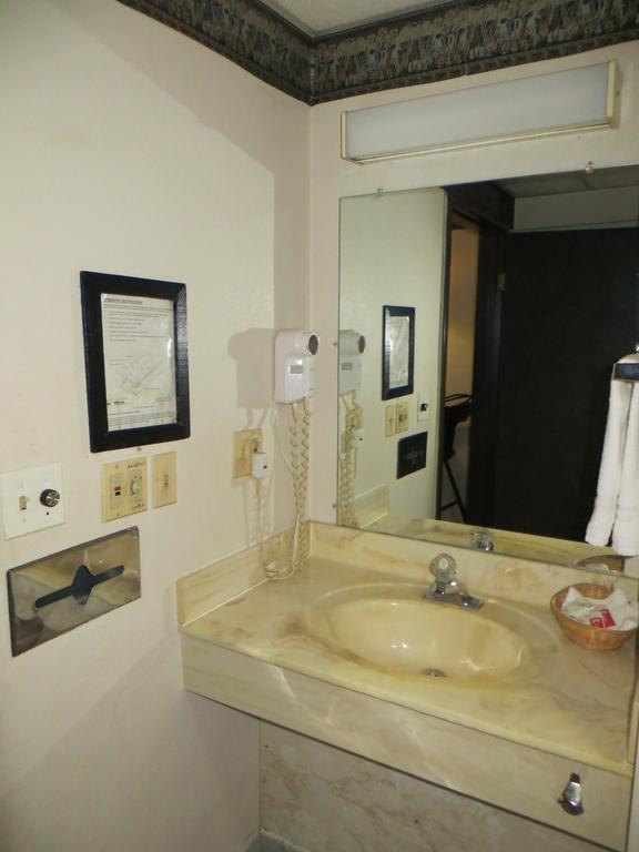 Hollywood Inn & Suites Gurnee Ngoại thất bức ảnh